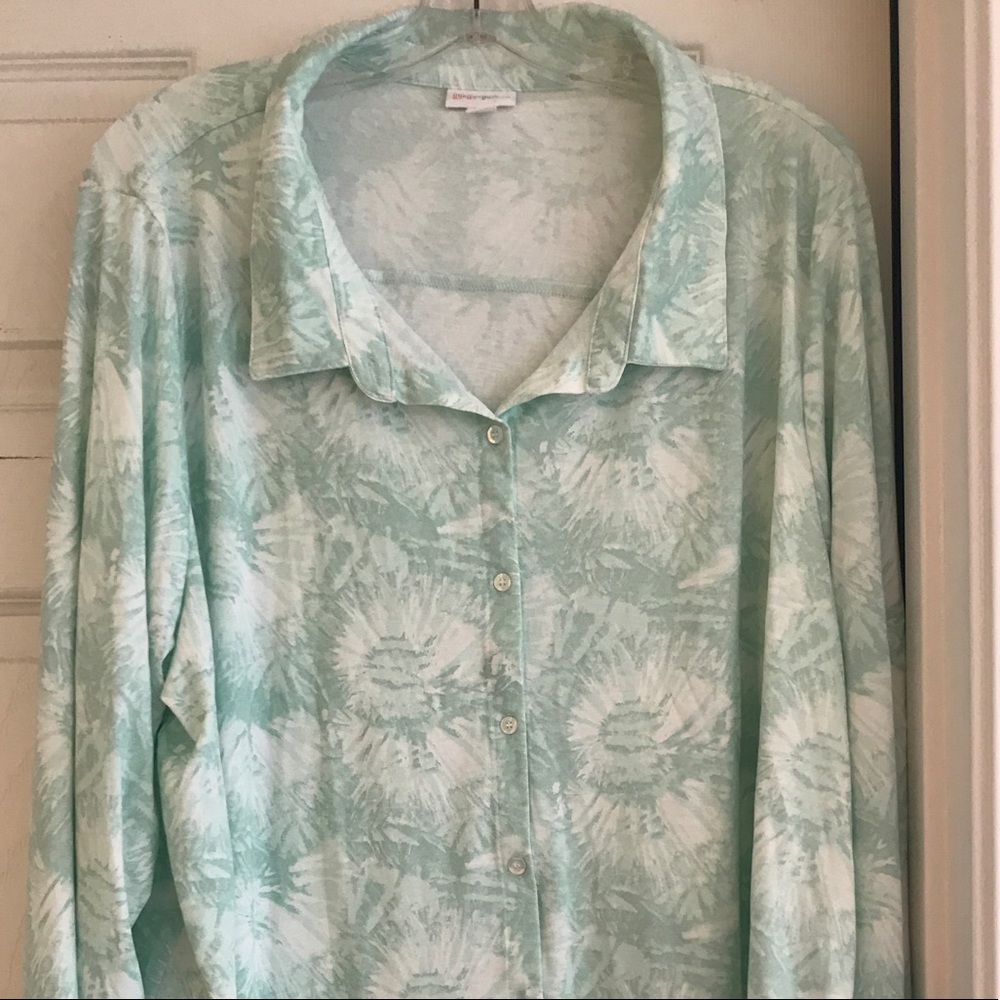 LulaRoe NWT 3x Soft Button-Up Valentina